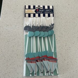 6 Ships Ahoy ⛵️6 Whales🐳 = 12 party straws total in a pack.